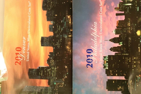 2010 Mint Set Original Plastic 28 Brilliant Uncirculated US Coins BU Cover