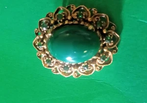 Vintage Florenza Gold Tone & Green Glass Brooch. 1 1/4" X 1" - Picture 1 of 3