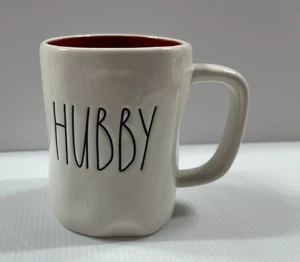 Taza de café Rae Dunn blanca HUBBY 16 OZ interior rojo - Imagen 1 de 5