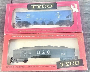 HO Vintage 1970's Tyco Boston & Maine 2 Bay Operating Hopper Car #12608 & B & O - Picture 1 of 2