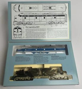 HO Scale Proto 2000 8177 GM EMD Electro-Motive E8/9 Diesel Demonstrator - Picture 1 of 4