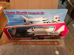 Maisto Space Shuttle Transporter Set-14” Long -diecast & plastic-New - Picture 1 of 11