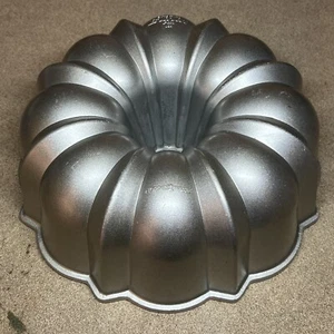 Original Bundt Pan Nordic Ware 10" NEW WITHOUT BOX - Picture 1 of 3