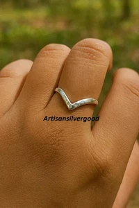 Hammered 925 Sterling Silver Chevron Ring: Boho Stackable Midi Ring  All Size - Picture 1 of 12