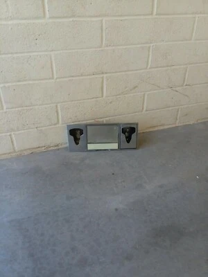 Oldsmobile 98 1968 espejo retrovisor tocador luz dispensador de pañuelos y puerta Foto 1 de 4