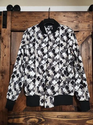 TOTALMENTE NUEVO Chaqueta Para Hombre Rosa Delfín Nieve Camuflaje Negro Gris Blanco Bolsillo Talla M Foto 1 de 4