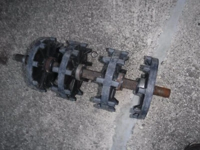 Polaris 650 Triple RXL 1993 piezas de moto de nieve: montaje de eje de transmisión en pista Foto 1 de 4