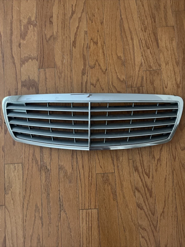 Parrilla de parachoques delantero Mercedes Benz E320/350 2005 2006 Foto 1 de 4