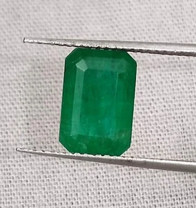 Esmeralda verde terciopelo profundo de 3,29 quilates con certificación GSI, 100 % piedras preciosas naturales - Imagen 1 de 10