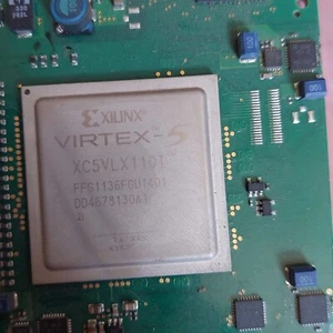 Xilinx VIRTEX-5 XC5VLX110T FFG1136FGU1241 a bordo - Imagen 1 de 2
