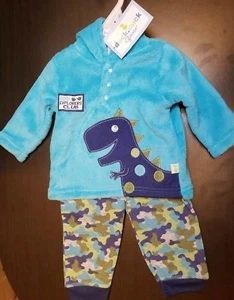 JUEGO TOP Y PANTALÓN DDG LITTLE EXPLORERS CLUB DINO NIÑO INFANTIL TALLA 3-6 MESES NUEVO CON ETIQUETAS - Imagen 1 de 12