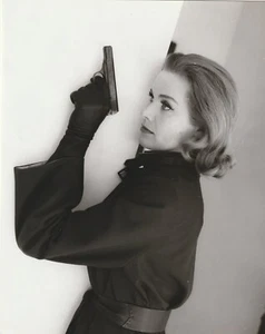 THE AVENGERS VERY RARE HONOR BLACKMAN ORIGINAL STUDIO PHOTOGRAPH 1960's - Picture 1 of 2