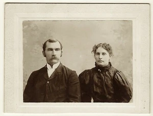 FASHIONABLE YOUNG COUPLE (HEAD AND SHOULDERS) - Picture 1 of 2