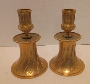 Par de candelabros de latón macizo estilo regencia de 6,25" - Imagen 1 de 8