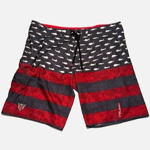 Pelagic Sharkskin Boardshorts Americamo Uomo 40 Nuoto Pesce Bandiera Mimetico Tronchetti Corti - Foto 1 di 12