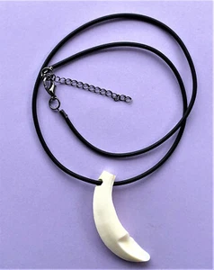 COLLANA CON DENTE DI CINGHIALE FEMMINA (SCROFA) - Foto 1 di 3