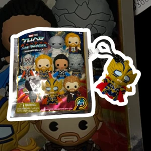 MARVEL THOR Love and Thunder Figural Key Chain GOLDEN ARMOR THOR - Picture 1 of 2