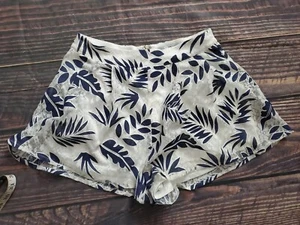 Fashion Nova Shorts Size 25" Lined White Blue Lace Zip Back - Picture 1 of 7
