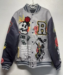 Reason Brand Trust Totenkopf Bomberjacke Herren Medium hellgrau gepatcht Varsity - Bild 1 von 15
