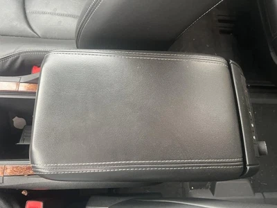 Used Front Lower Center Console fits: 2014 Chevrolet Traverse floor Front Lower Foto 1 de 4