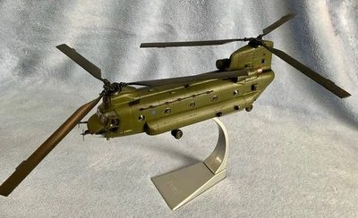 Corgi Aviation: Boeing Chinook 1/72 HC.2 No. 27 Sqn. Afghanistan 2007 VERY RARE - Image 1 of 4