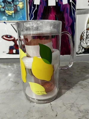 全新带盒 Kate Spade New York 酒壶杯套装柠檬水柠檬粉色塑料 — 第 1/4 张图片