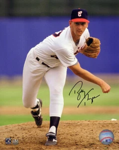 Bobby Thigpen Signed Chicago White Sox Pitching Action 8x10 Photo (SCHWARTZ COA) - Picture 1 of 1