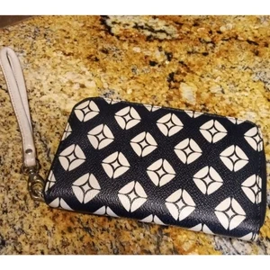 Fossil Women’s Sydney White and Black Zipper Zip Around Wristlets Wallet - Picture 1 of 9