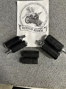 Juego de clavijas tipo conductor y pasajero Harley "Live to Ride" tipo macho con goma de paso libre - Imagen 1 de 1