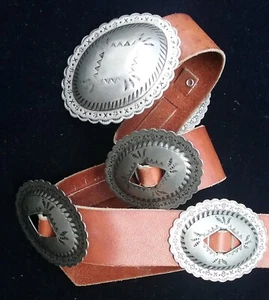 Vintage 1980s Western Concho Caramel Brown Leather Silver Etched Southwest Belt - Picture 1 of 12
