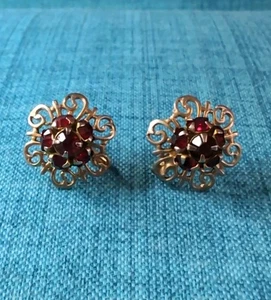 Schöne Vintage Ohrringe filigran & rot Strass Schraubverschluss goldfarben - Bild 1 von 8