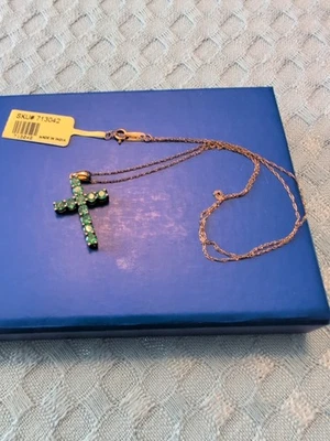 Colgante Cruz Esmeralda Oro Amarillo 10K Damas con Cadena  Foto 1 de 4