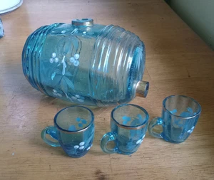 1880s BLUE HAND BLOWN GLASS BARREL LIQUOR DECANTER WITH 3 MATCHING MINI MUGS - Picture 1 of 8