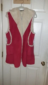 Hue Faux Suede Red Hooded Holiday Long Damen Weste Small/Medium Taschen NEU  - Bild 1 von 9