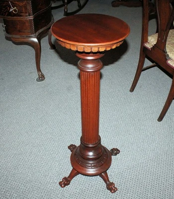 Antiguo pedestal de caoba - patas de perro talladas en madera Foto 1 de 4