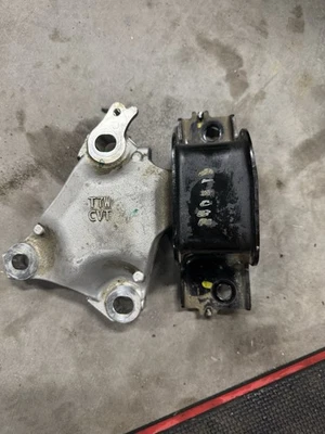 Honda HR-V 2016-2022 1,8 L transmisión automática soporte de soporte lateral izquierdo OEM Foto 1 de 4