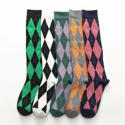 Lindas medias hasta la rodilla a cuadros con diamantes argyle estilo Harajuku para mujer Foto 1 de 4
