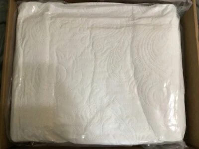 全新 白色 HiSnug 绗缝棉被 3 件套 全季套装 尺寸 Queen 密封 — 第 1/2 张图片