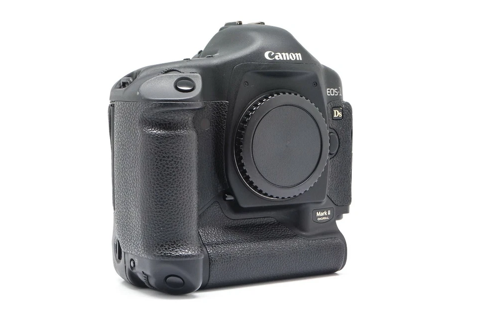 Canon EOS 1Ds Mark II 16.7MP EF Mount Digital Camera Body - Image 1 of 1
