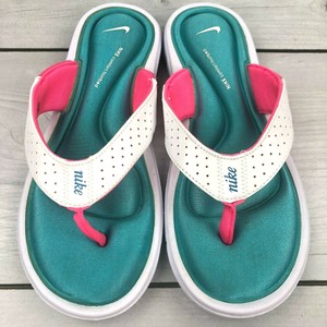 nike squishy sandals