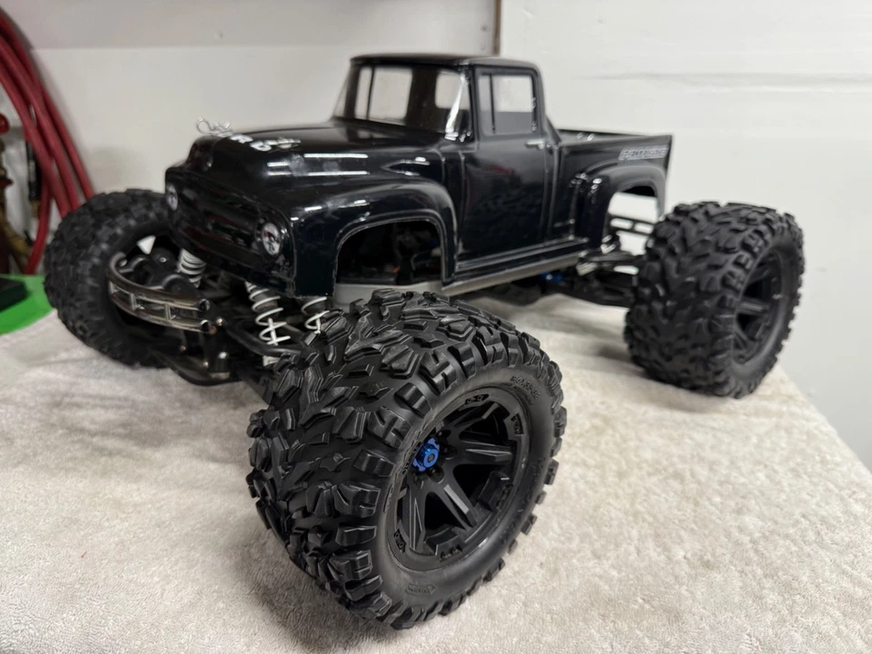 罕见无刷 Traxxas Emaxx — 第 1/4 张图片