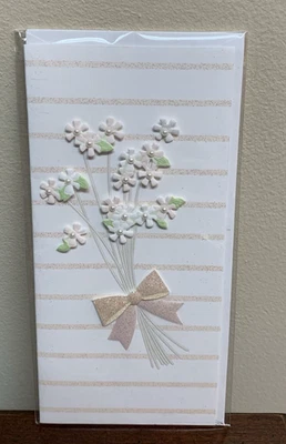 Ramo de flores blanco Nosegay 3D en blanco interior tarjeta de felicitación Foto 1 de 2