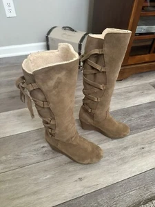 Bearpaw Britney 2046w Damengröße 9 hellbraune Schnürstiefel aus Veloursleder mit Keilabsatz - Bild 1 von 9