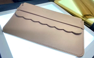 Estee Lauder Purse Make up Bag Beige Never Used 12 x 20 cm - Picture 1 of 14