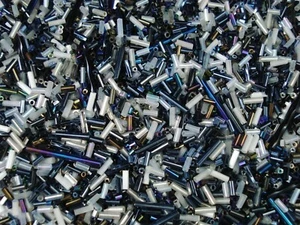 Bugle Beads Mix 100g Greys/Whites Glass Tubes Jewellery DIY Jewelry - Bild 1 von 2