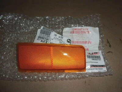 88-93 SILVERADO 1500 RH RIGHT SIDE UPPER PARK MARKER LIGHT DUAL HDL GM2557101V - Image 1 of 2