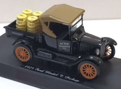 NEW RAY 1:32  DIE CAST  FORD MODEL T PICKUP 1925 ACME DEMOLITION DYNAMITE 55113A - Immagine 1 di 4