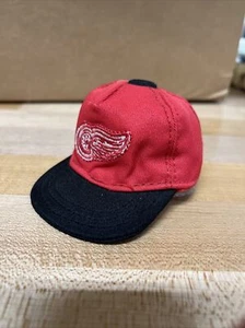 Detroit Red Wings Mini Hat Keychain  - Picture 1 of 8