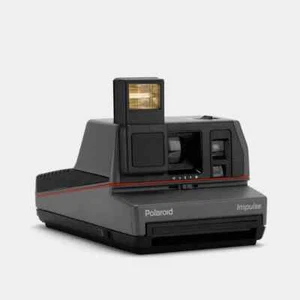 Polaroid Impulse 600 Sofortbildkamera mit Trageriemen und 600 S/W Film. - Bild 1 von 3