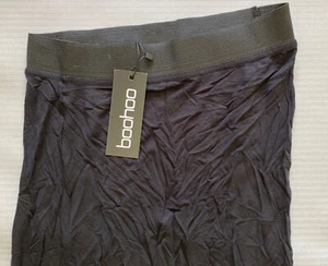 BNWT Women's Long Black Elasticated Waist Skirt by Boohoo : Size 8 - Picture 1 of 6